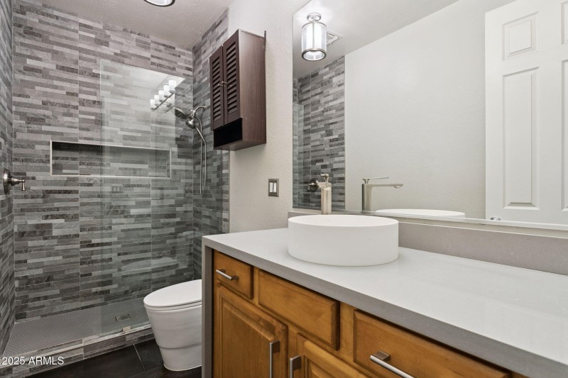 33-web-or-mls-14216-s-5th-st