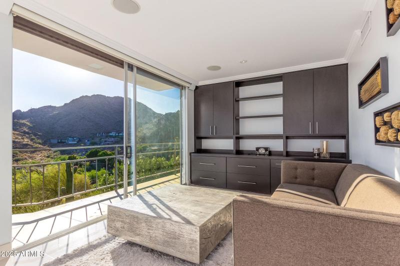 SITTING ROOM MASTER BEDROOM