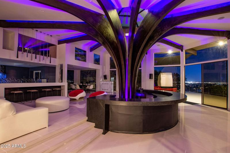 THE BEAM LIGHTS CHANGE COLORS