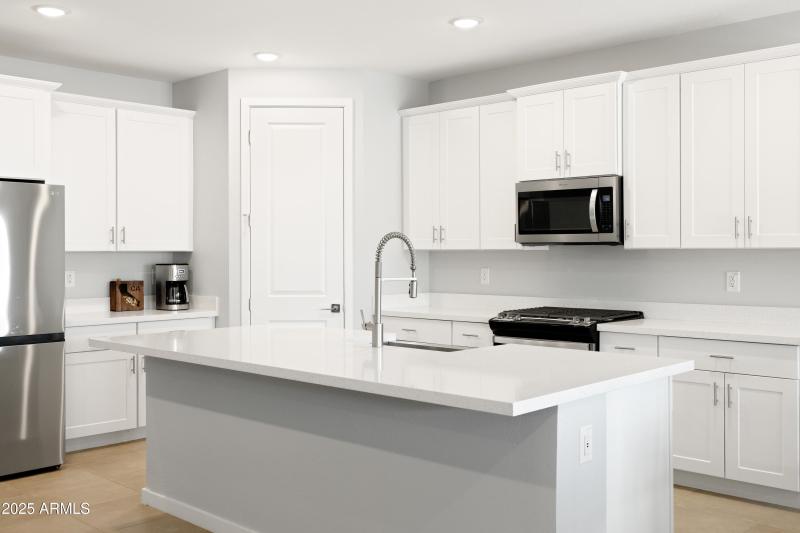 16031 W El Cortez Pl_30