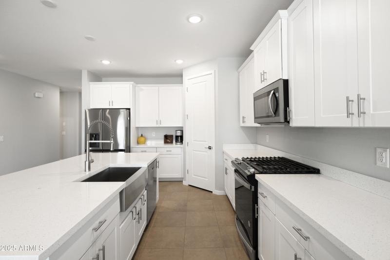 16031 W El Cortez Pl_31