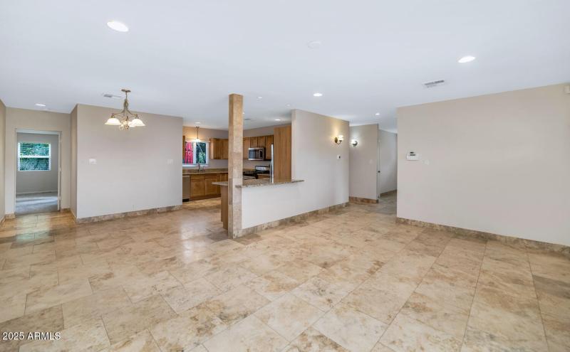 3822 E Monterosa St-large-004-020-TOD794