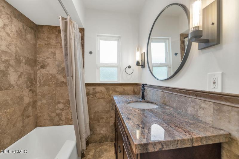 3822 E Monterosa St-large-019-003-TOD795