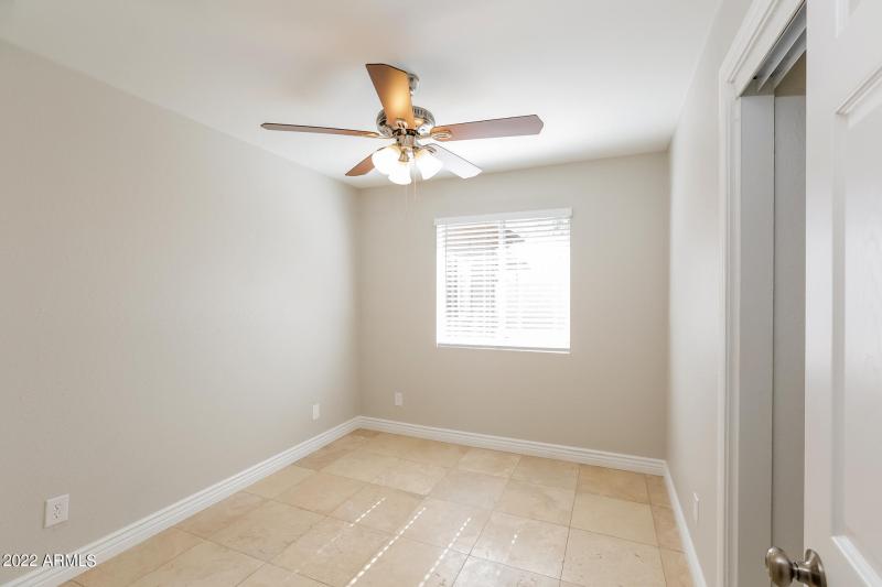 006-photo-primary-bedroom-11307872