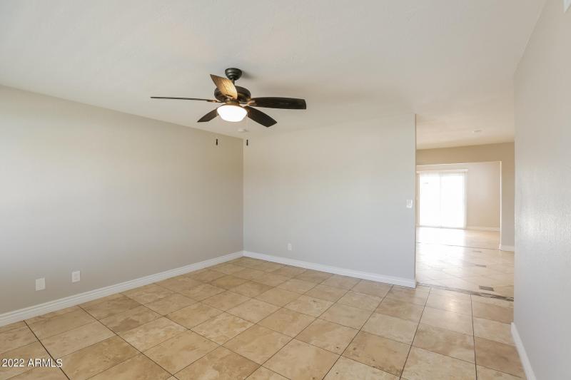 011-photo-bedroom-11307880