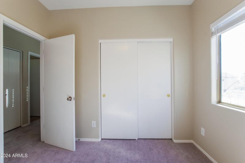 011-photo-bedroom-8930022