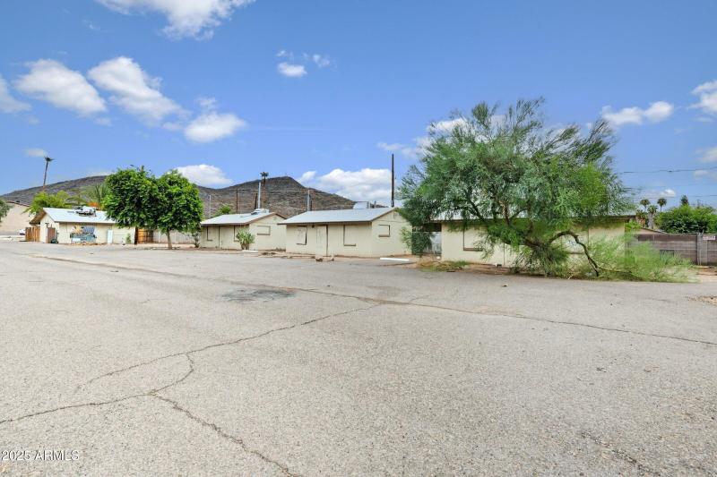 10-custom-1815 W Sahuaro Dr-10