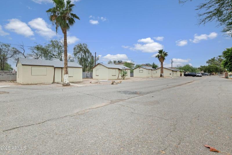 11-custom-1815 W Sahuaro Dr-11