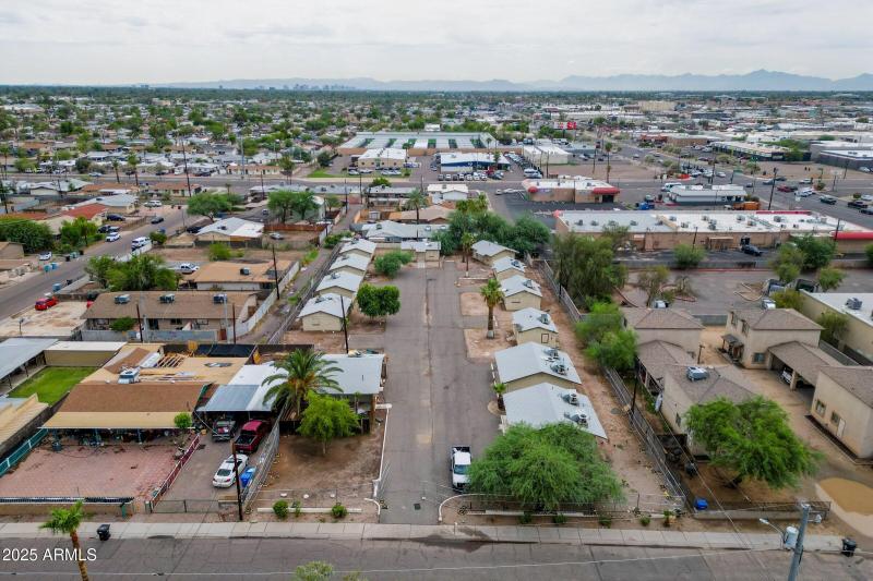 15-custom-1815 W Sahuaro Dr-15