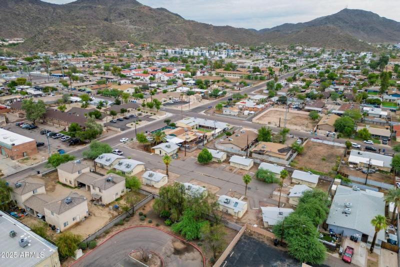 17-custom-1815 W Sahuaro Dr-17