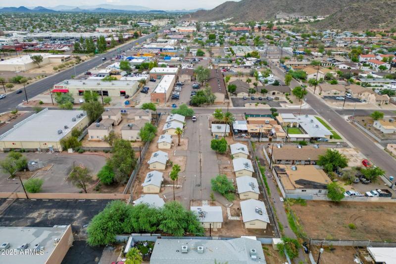 18-custom-1815 W Sahuaro Dr-18