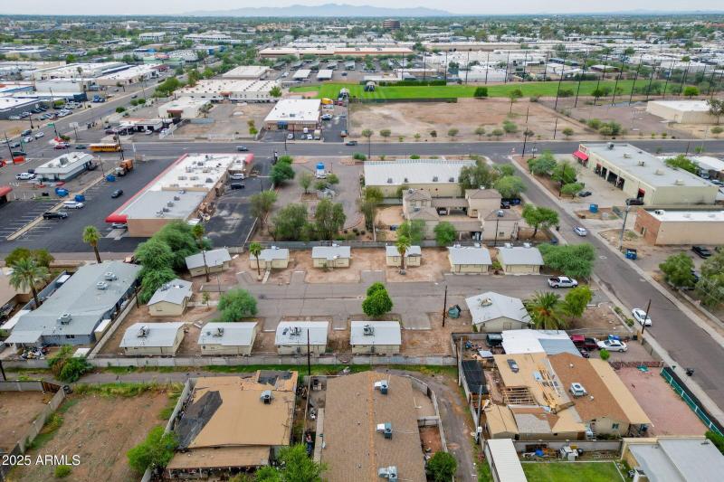 19-custom-1815 W Sahuaro Dr-19