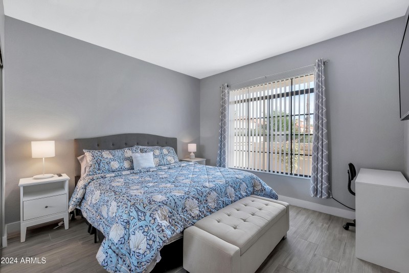 9711 E Mountain View Rd unit 1516-17