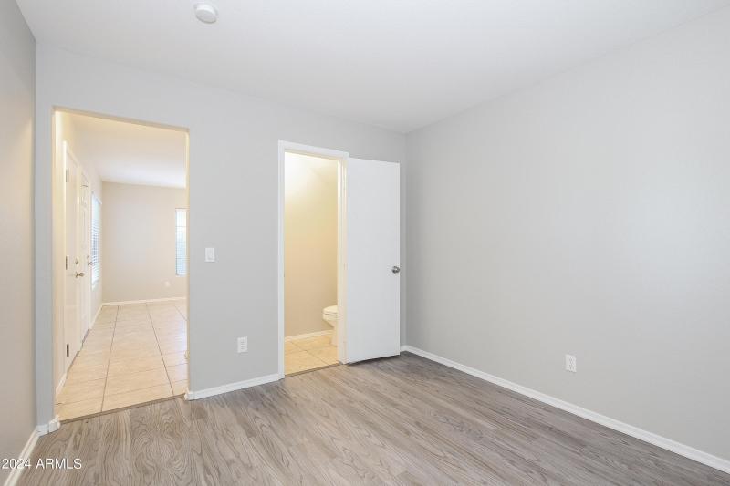 014-photo-office-8781698