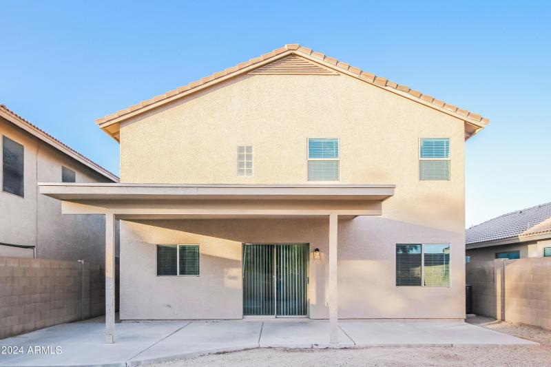 016-photo-rear-view-8781695