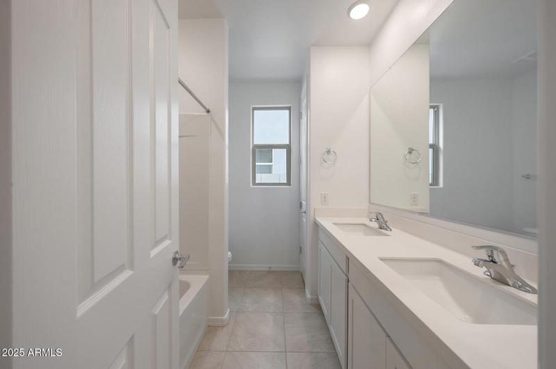 PHX_Landmarke_Lot 1067_Aqua_793_Bath2