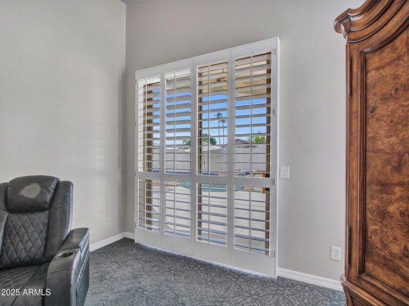 13-Primary-bedroom-(4)