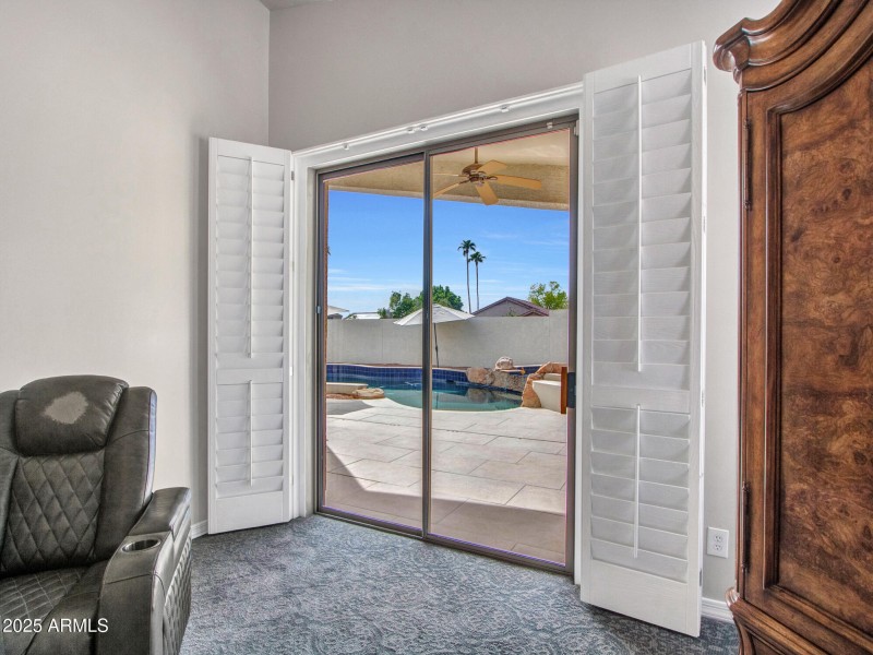 13-Primary-bedroom-(5)