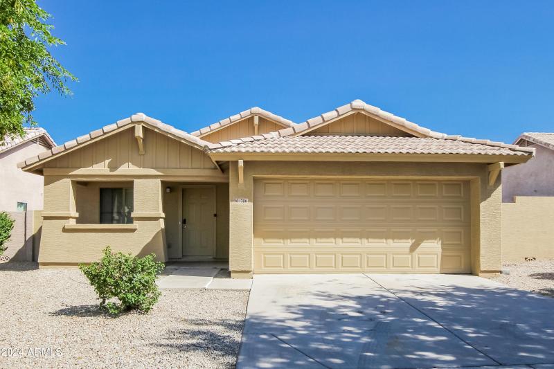 017-photo-front-view-11963965