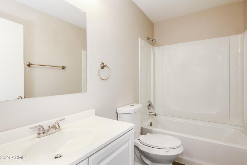 028-photo-bathroom-11963959