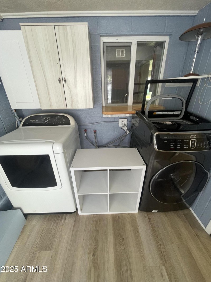 Laundry room- lots of shelving