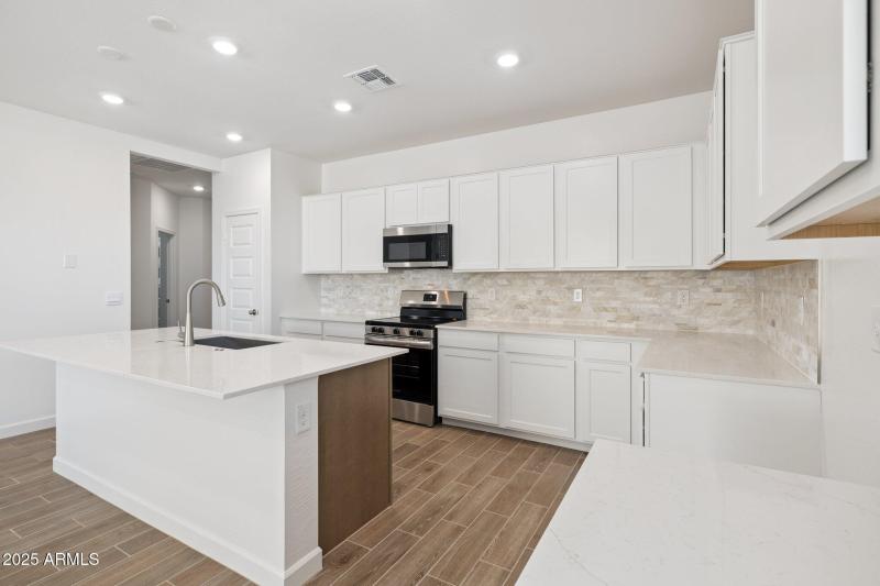 10-web-or-mls-24254-w-hacienda-ave-lot-2