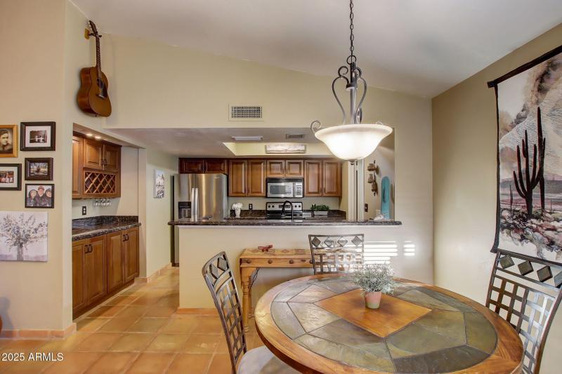 12-web-or-mls-E Forge Ave-012