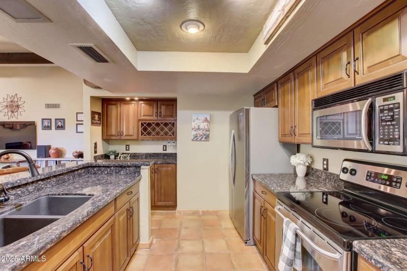 17-web-or-mls-E Forge Ave-017