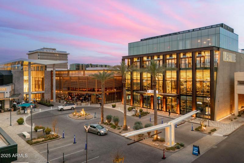 Fashion Square