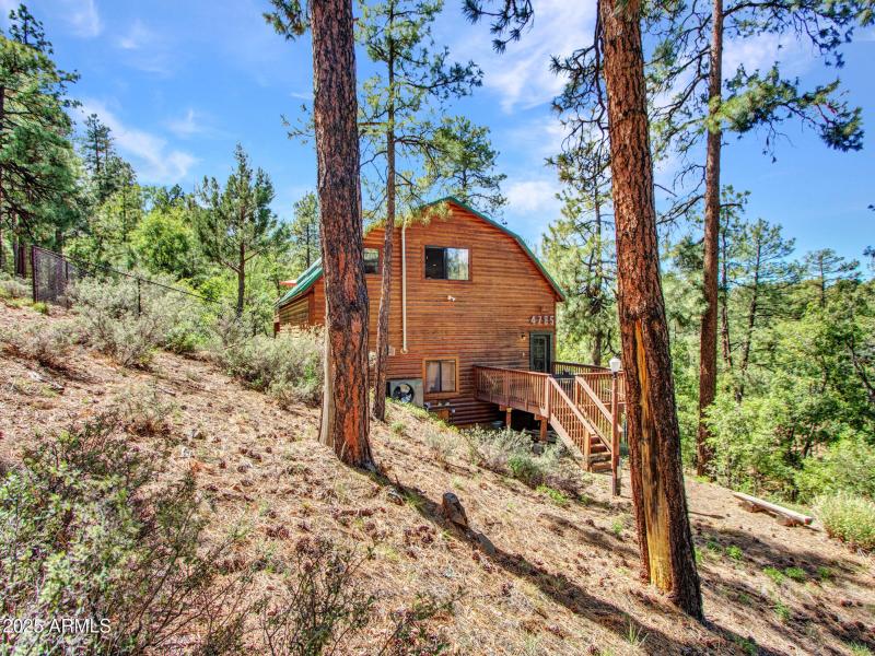 4785 Ponderosa Ave. - Photo - 04-Backsid