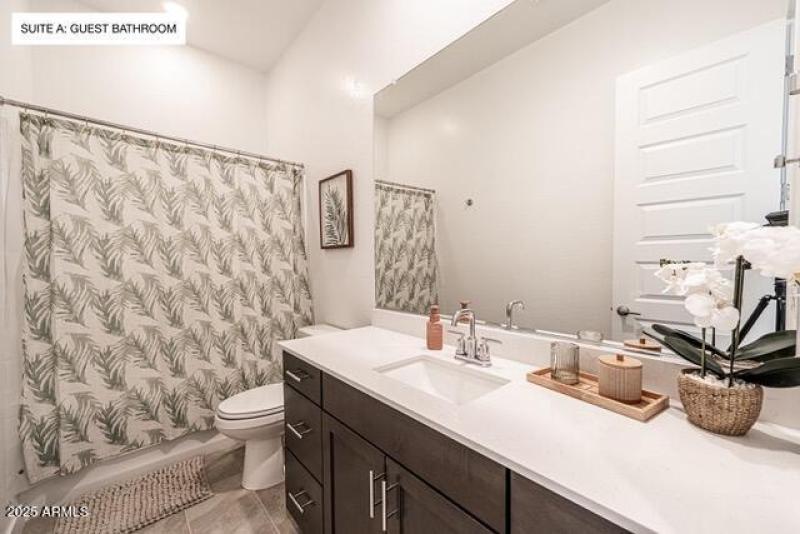 SUITE A_ GUEST BATHROOM