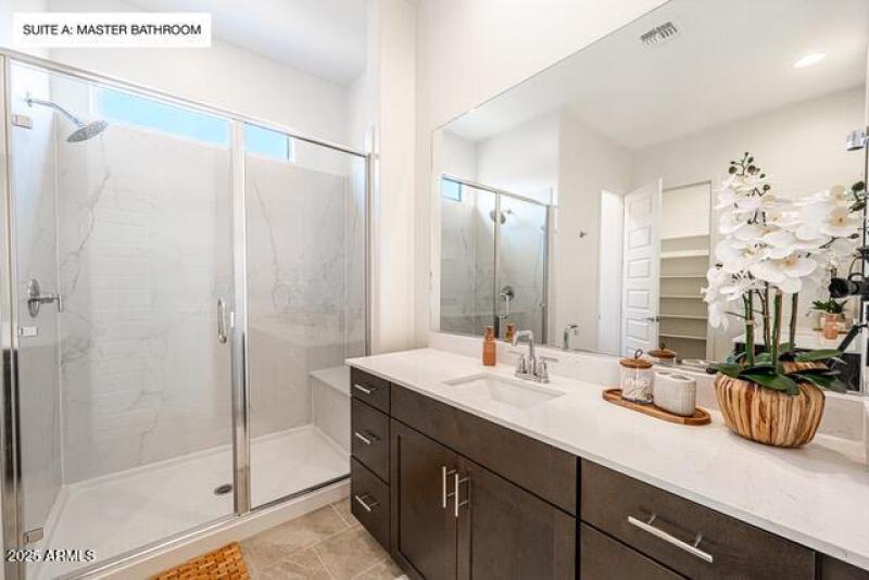 SUITE A_ MASTER BATHROOM 2