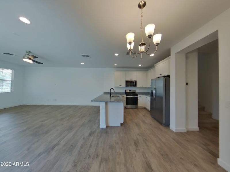 8_pc_bBzmDcSkAy_87wsubsgMf_layout_0