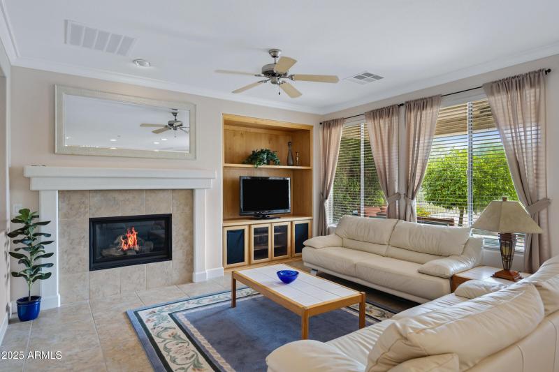 4237 E Blue Spruce Ln-13