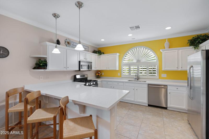 4237 E Blue Spruce Ln-18