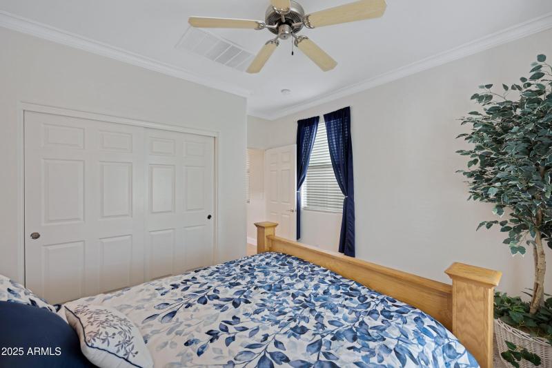 4237 E Blue Spruce Ln-25