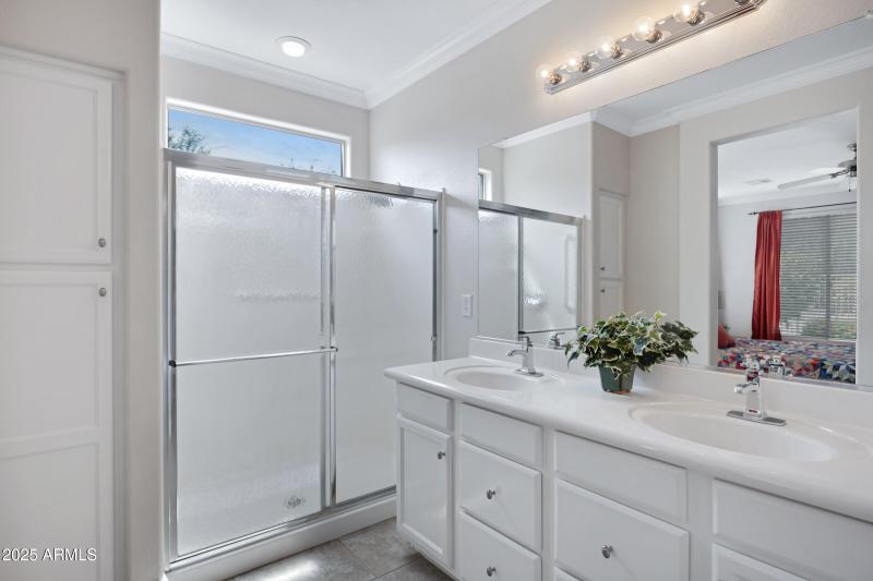 4237 E Blue Spruce Ln-31