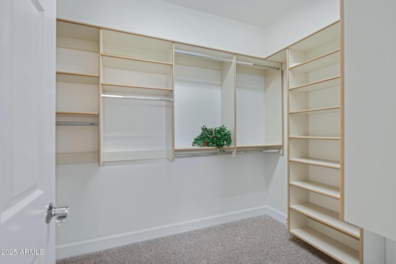 4237 E Blue Spruce Ln-32