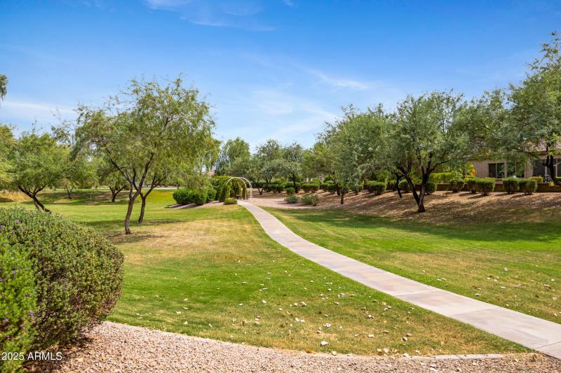 4237 E Blue Spruce Ln-37