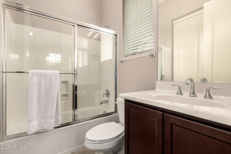 Casita full bathroom w/ closet