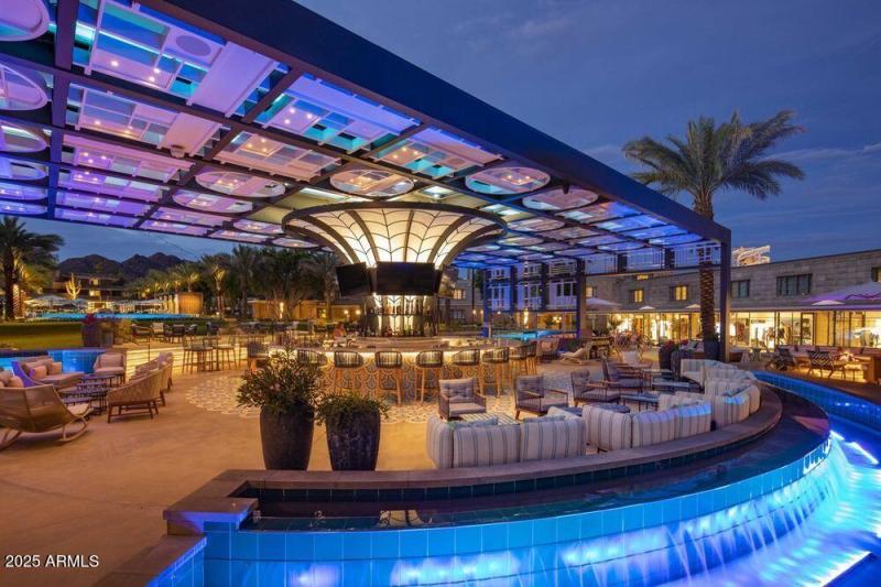 Bitmore Hotel Spire Bar Seating