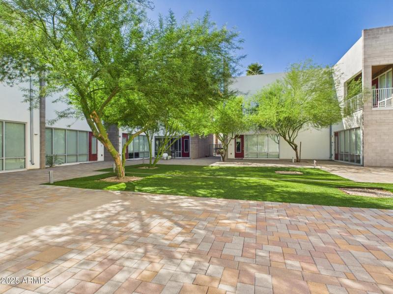 CAM02404G0-PR0141-STILL012