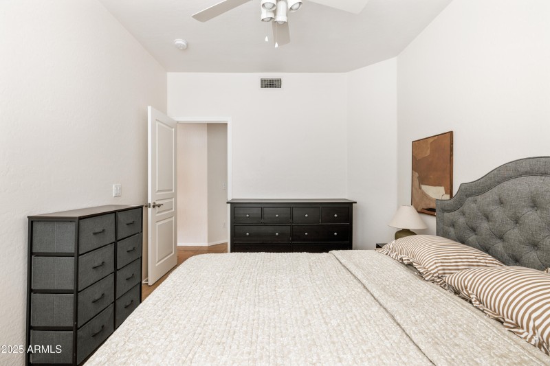 Downstairs_Guest_Bedroom_Photo_2