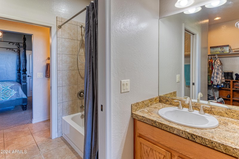 separate sink in jack & jill