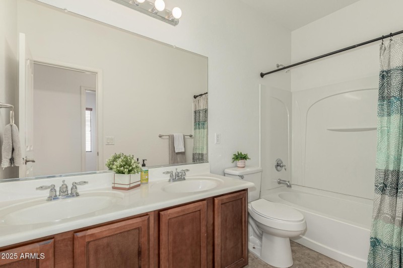 32 - South View 7048