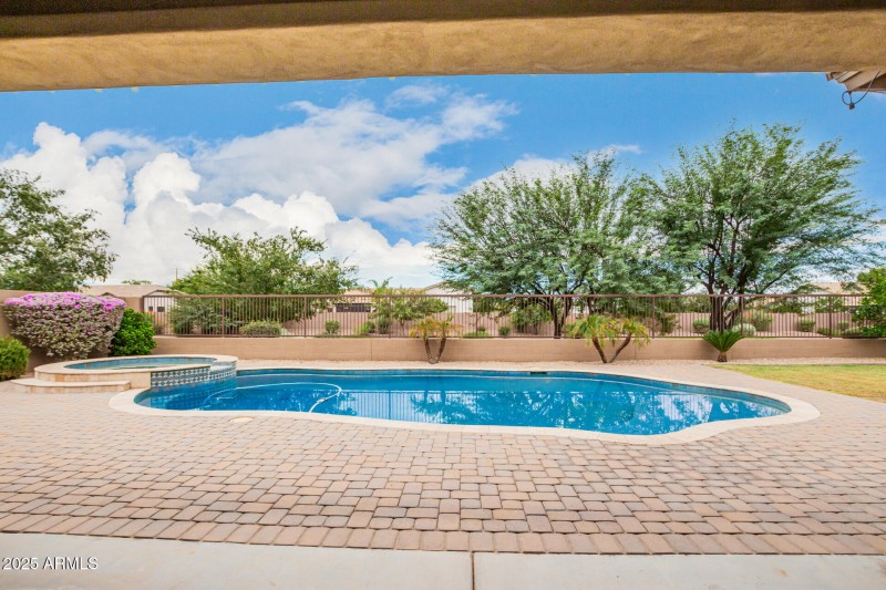 No homes directly behind you!