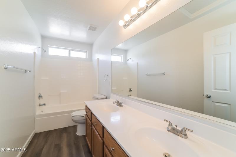 1015459.22650 W Pima St - Bathroom