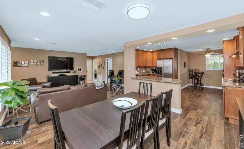 3009 N 43rd Pl-large-006-018-TOD7925-150