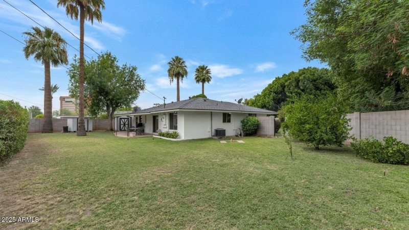 3009 N 43rd Pl-large-022-009-TOD7935-150