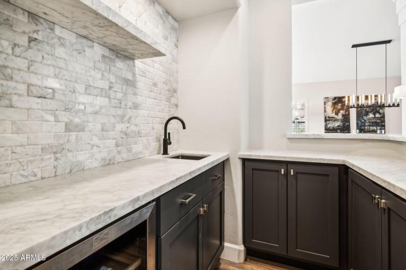 22-web-or-mls-6414-e-monte-cristo-ave